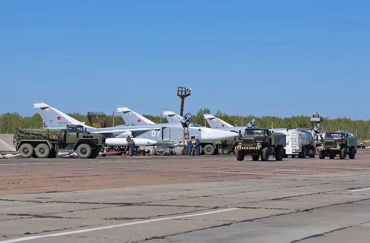 Đội hình những chiếc Su-24M tham gia thử nghiệm tại Safakulevo.