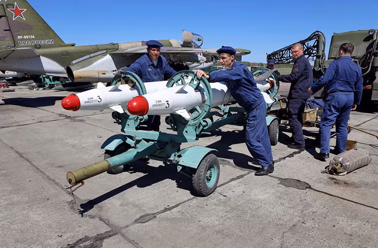 Loại tên lửa không đối đất được các đơn vị không quân thuộc Quân khu Trung Tâm thử nghiệm trong đợt này là Kh-25 do Liên Xô phát triển và được đưa vào trang bị từ năm 1975. Tuy nhiên nó vẫn được Không quân Nga sử dụng rộng rãi với nhiều biến thể hiện đại hóa khác nhau.