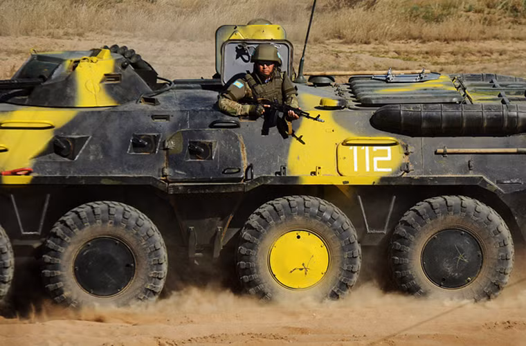 Hiện tại Nga là quốc gia thành viên chủ chốt của CSTO khi đóng góp nguồn ngân sách lớn nhất cho tổ chức này bên cạnh đó là trang thiết bị quân sự. Ngoài ra Moscow còn duy trì hạn chế một số căn cứ quân sự ở các nước CSTO.