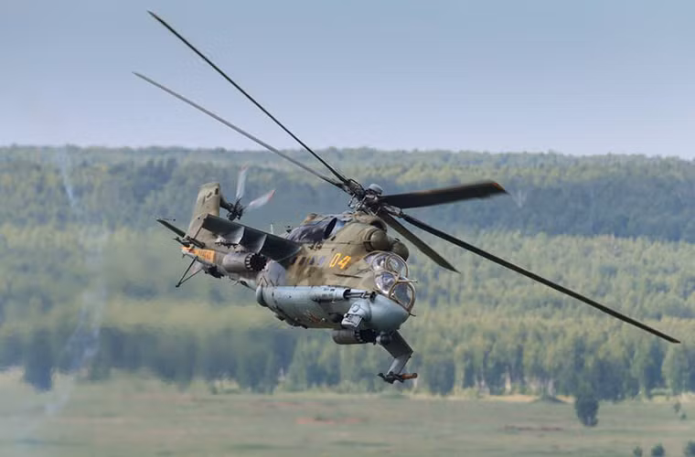 Cuộc tập trận trên diễn ra trong bối cảnh tình hình địa chính trị ở Trung Á và Đông Âu khi đó có sự thay đổi lớn tạo ra những thách thức an ninh chưa từng có đối với Nga thậm chí chưa từng xảy ra đối với Liên Xô ở giai đoạn đỉnh điểm của Chiến tranh Lạnh. Trong ảnh là trực thăng tấn công Mi-24D của Không quân Nga được điều động đến Chelyabinsk vào 2014.