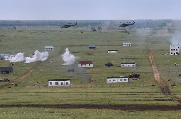 Những chiếc Mi-24D sẽ có nhiệm vụ càng quét lực lượng bộ binh đối phương để mở đường cho các đơn vị đổ bộ đường không đi theo ngay sau đó.