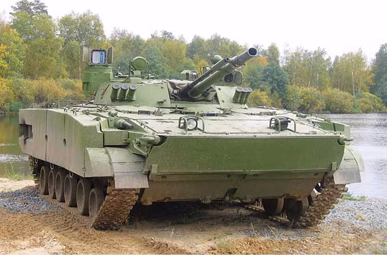 Điển hình như xe chiến đấu bộ binh BMP-3M (biến thể hiện đại hóa) được Nga nâng cấp để có thể tác chiến trong môi trường chiến tranh hiện đại, nó đáp ứng được tiêu chuẩn phòng vệ cấp 5 STANAG 4569 với khả năng chống lại được cả đạn xuyên giáp 25mm bắn ở khoảng cách 500m tuy nhiên đó vẫn chỉ là giải pháp tình thế.