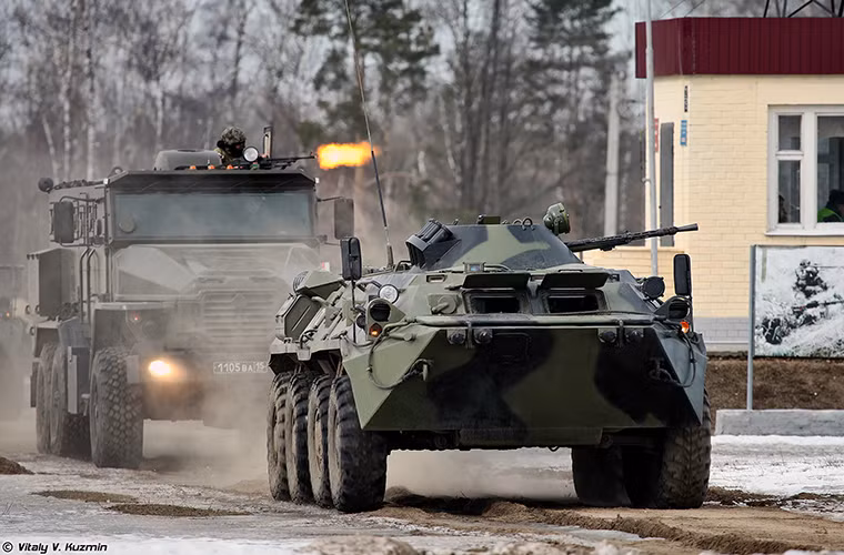 Trang quân sự Vitaly Kuzmin vừa cho đăng tải phóng sự ảnh ghi lại đợt diễn tập chống khủng bố của Bộ Nội vụ Nga nhân dịp kỷ niệm 205 năm ngày thành lập vào cuối tháng 3 vừa rồi. Với sự tham gia của các đơn vị vũ trang đình đám nhất thuộc lực lượng đặc nhiệm MVD. Nguồn ảnh: Vitaly Kuzmin