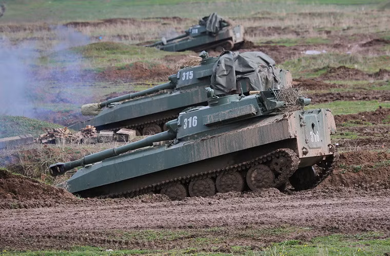 Trong ảnh là đơn vị pháo tự hành 2S1 Gvozdika thuộc Quân khu Trung Tâm được triển khai tham gia tập trận chống khủng bố ở Tajikistan. Nguồn ảnh: Arms-Expo
