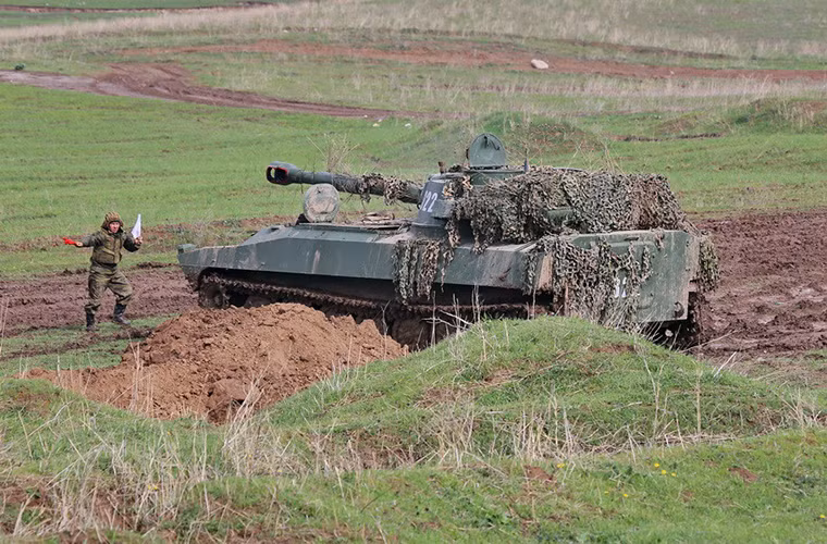 Trận địa pháo 2S1 Gvozdika được xây dựng sẵn trước khi dàn pháo tự hành này được triển khai. Nguồn ảnh: Arms-Expo