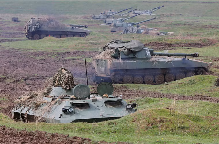 Trang Arms-Expo vừa công bố những hình ảnh đầu tiên trong đợt tập trận chống khủng bố Tajikistan và Nga diễn ra gần khu vực biên giới bất ổn giữa nước này với Afghanistan.