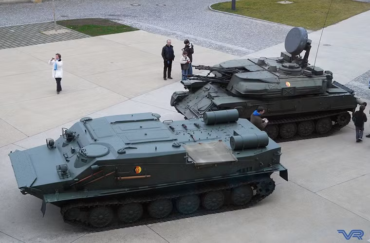 Hình dáng của BT-3F cũng khiến người ta liên tưởng tới mẫu xe bọc thép chở quân BTR-50 trước đây của Liên Xô nhưng nó có kích thước lớn hơn. Về hệ thống vũ khí chính, BT-3F được trang bị một tổ hợp vũ khí tự động điều khiển từ xa với súng máy 7.62mm và một số thiết bị hổ trợ tác chiến khác. Trong tương lai tổ hợp vũ khí của nó cũng có thể sẽ được trang bị lại súng máy 12.7mm hay pháo tự động 14.5mm hoặc súng phòng lựu 40mm.