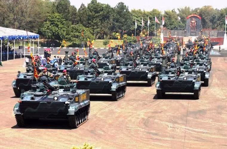 Ngoài ra mẫu xe bọc thép này còn được phát triển dựa trên BMP-3 vốn đã quá quen thuộc với binh sĩ Indonesia. Một chiếc BT-3F có thể chuyên chở tới 14 binh sĩ cùng đầy đủ trang bị với kíp lái gồm ba người, trong khi đó BMP-3 chỉ có thể mang theo được 7 binh sĩ.