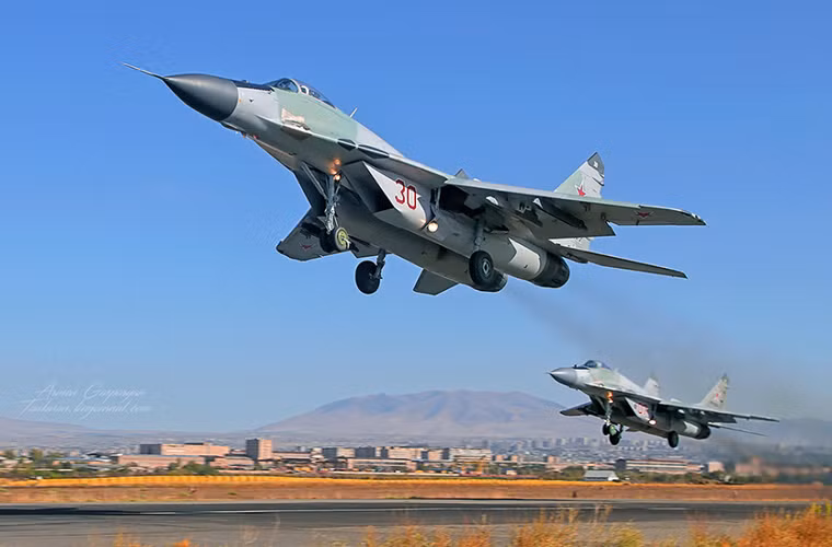Không quân Nga đang sở hữu phi đội khoảng 28 chiếc MiG-29SMT và sẽ tiếp nhận thêm 16 chiếc nữa trong năm 2016. Một chiếc MiG-29SMT có thể mang theo tối đa 4,5 tấn vũ khí với 6 giá treo vũ khí cho phép mang các loại tên lửa, bom dẫn đường thông minh.