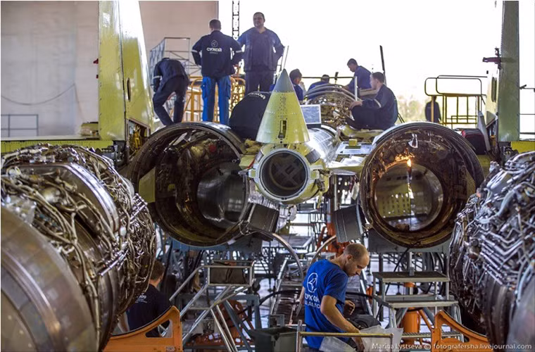 Trong thời gian gần đây, dây chuyền sản xuất máy bay tại Komsomolsk-on-Amur hầu như đều tập trung vào việc sản xuất tiêm kích Su-35 một phần nhằm đáp ứng nhu cầu trong nước của Nga và số còn lại là các đơn đặt hàng quốc tế đang ngày càng nhiều lên.