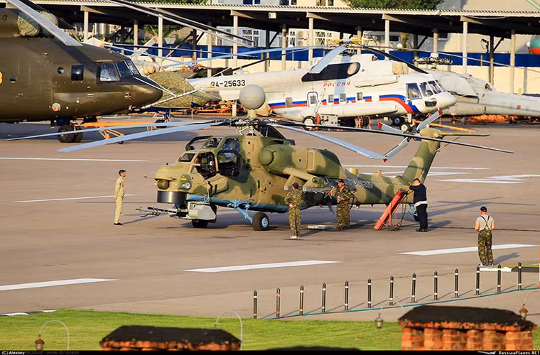 Được biết, việc sử dụng cánh quạt nâng bằng vật liệu composite không phải là ý tưởng mới ở Nga, nhưng giờ đây nó được hiện thực hóa hơn bao giờ hết. Điển hình như biến thể mới nhất của dòng trực thăng tấn công Mi-28N là Mi-28NM sẽ sử dụng cánh quạt bằng composite, dự kiến nó sẽ được đưa vào trang bị trong năm 2018.