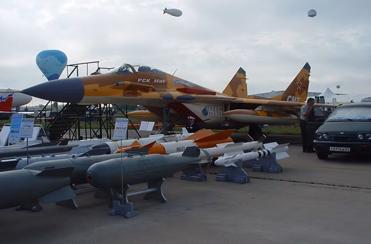 Hợp đồng đặt mua MiG-29 của Ai Cập được hai bên ký kết chính thức vào tháng hai năm nay với giá trị ước tính 2 tỷ USD cho 50 chiếc MiG-29M. Hai chiếc đầu tiên trong số đó sẽ được Nga chuyển giao cho quốc gia Bắc Phi này vào cuối năm nay và quá trình này sẽ kéo dài đến năm 2020.