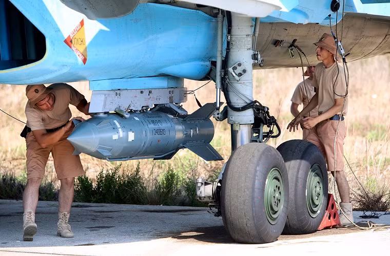 Ngoài IRST, MiG-29 của Ai Cập còn được tích hợp pod định vị mục tiêu PPK đi kèm với đó là hệ thống quan sát quang ảnh nhiệt, màn hình hiển thị và hệ thống vị bằng laser. Pod cho phép phi công triển khai các loại vũ khí dẫn đường chính xác như bom thông minh hoặc tên lửa dẫn đường thông minh với độ sai lệch chỉ vài cm. Cả OLS-UE và PPK đều được phát triển và sản xuất bởi cùng một công ty là Precision Instrument Systems, một công ty con của Tổng công ty Nhà nước Roscosmos của Nga.