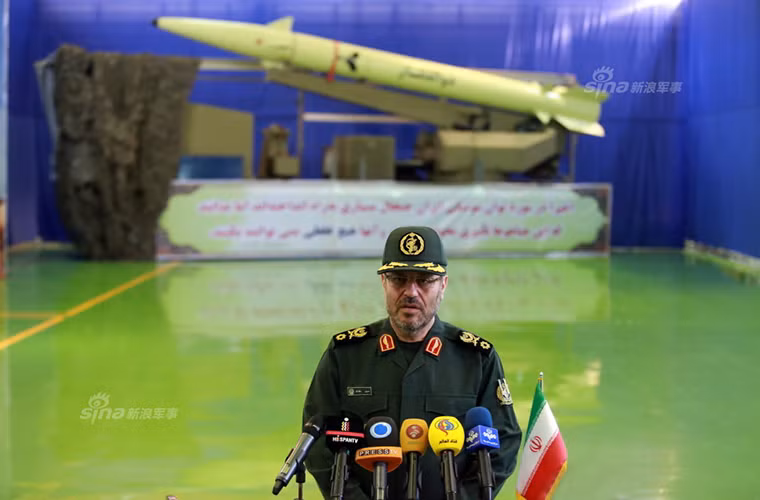 Theo trang mạng quân sự Sina, vào tháng 8 vừa rồi Iran đã lần đầu tiên công khai dây chuyền lắp ráp tên lửa đạn đạo Fatah-313 được phát triển dựa trên Fatah-110. Buổi lễ giới thiệu dây chuyền tên lửa này còn có sự tham gia của Bộ trưởng Quốc phòng Iran Chuẩn tướng Hossein Dehqan.