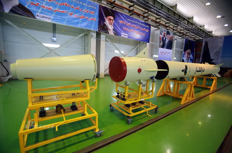 Có nhiều ý kiến cho rằng Fatah-110 hay Fatah-313 chỉ là một biến thể sao chép của mẫu tên lửa đạn đạo tầm ngắn DF-11 của Trung Quốc vốn có tầm bắn lên tới hơn 800km.