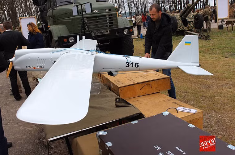 Và dường như Quân đội Ukraine quá tập trung cho phi đội phương tiện bay không người lái của mình mà không để ý tới việc hiện đại hóa lực lượng không quân nghèo nàn của mình.