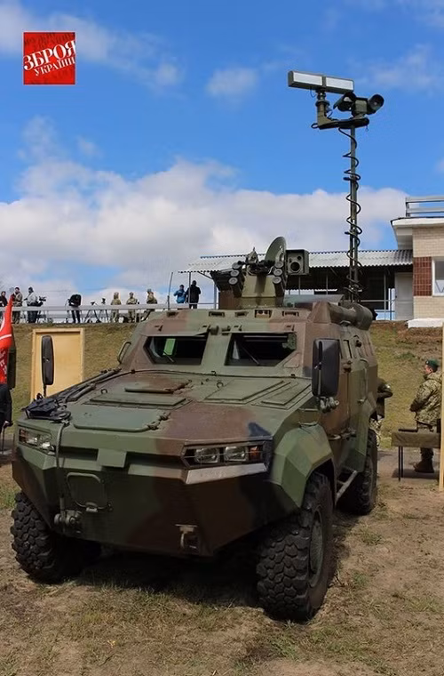 Trong ảnh là biến thể trinh sát chiến trường của xe bọc thép chở quân Triton.