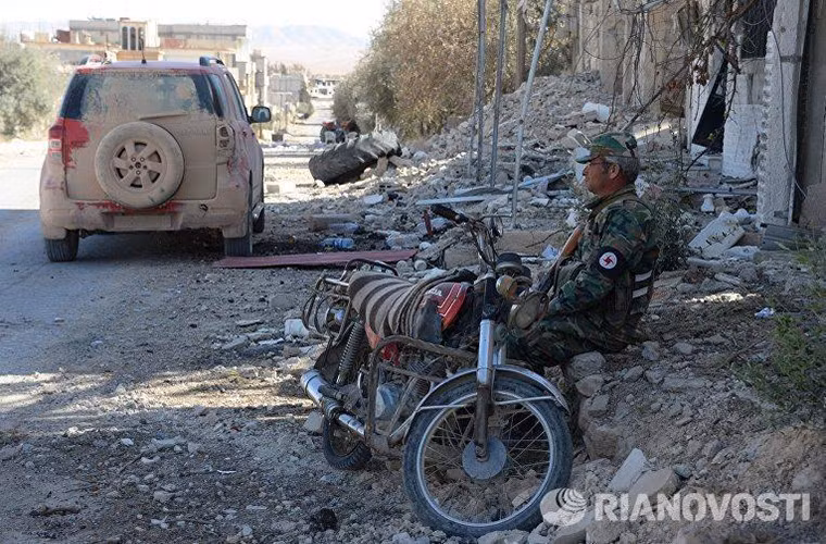 Và từ hai thành phố này Quân đội chính phủ Syria có thể triển khai các chiến dịch giải phóng hai thành phố còn lại bên trong sa mạc Syria là Deir ez-Zor vốn đang bị IS vây hãm trong nhiều năm qua và Raqqa thủ phủ cuối cùng của IS tại Syria. Nguồn ảnh: Ria Novosti
