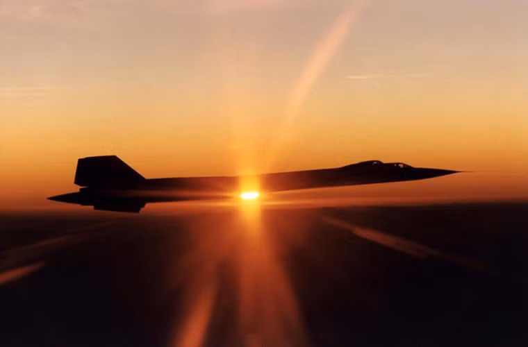 Dù được trang bị hệ thống định vị tiên tiến R2-D2 nhưng các phi công SR-71 tin rằng không có hệ thống điện tử nào chính xác bằng con người.