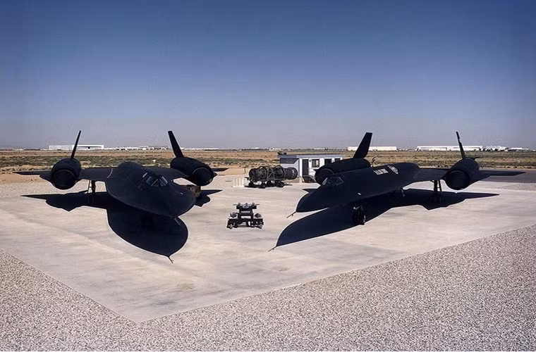 Có tổng cộng 32 chiếc SR-71 được Không quân Mỹ đưa vào trang bị nhưng có tới 12 chiếc trong số đó bị phá hủy trong các tai nạn và nước Mỹ khá may mắn khi chỉ mất 1 phi công trong các tai nạn này.