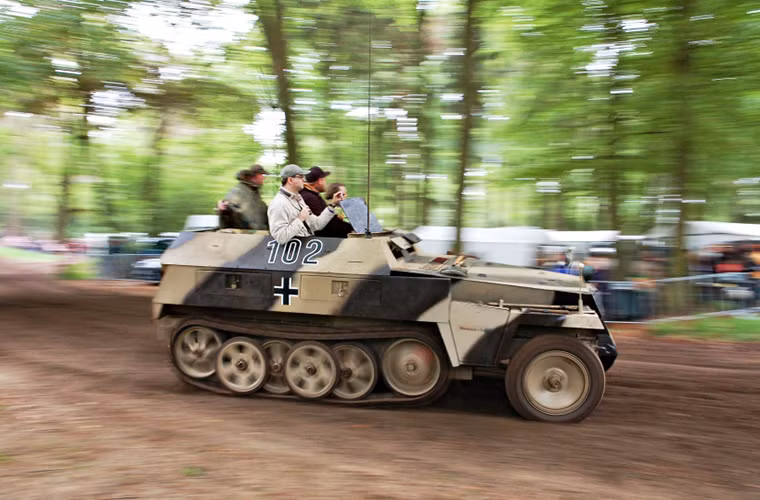 Dòng xe half-track nổi tiếng nhất của Đức là Sd.Kfz. 250.