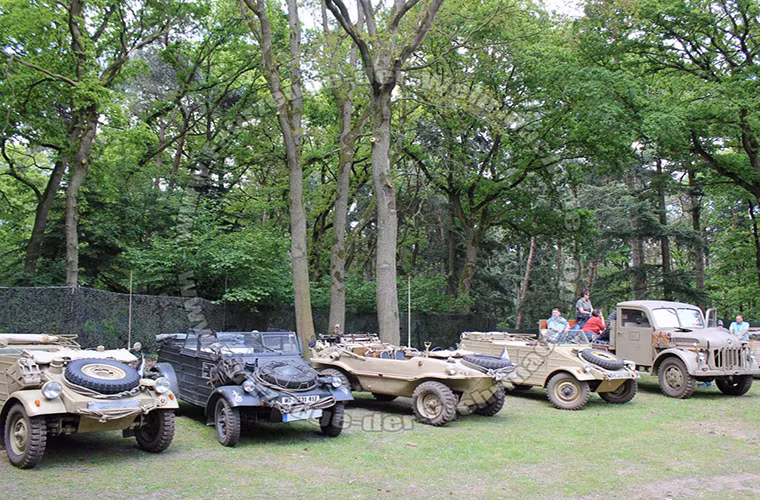 Các phương tiện thu hút du khách tham gia Militracks Overloon chủ yếu là loạt xe bọc thép Đức khi họ có cơ hội được trải nghiệm cảm giác lái thử chúng như các dòng xe Volkswagen Kübelwagen, SdKfz 2 hay Volkswagen Schwimmwagen.