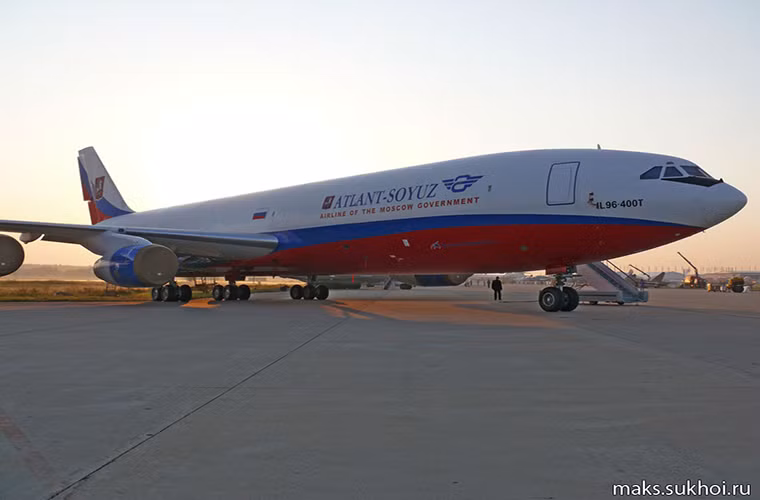 IL-96-400 là biến thể hiện đại nhất của dòng máy bay chở khách thương mại tầm xa IL-96 do hãng chế tạo Ilyushin của Nga phát triển. Ngoài việc phục vụ cho các mục đích dân sự IL-96-400 cũng được Bộ Quốc phòng Nga sử dụng cho một số mục đích quân sự. Vào năm ngoái Bộ Quốc phòng Nga cũng đã lần đầu tiên công bố kế hoạch phát triển biến thể máy bay tiếp nhiên liệu trên không dựa trên IL-96-400 với tên mã IL-96-400TZ.