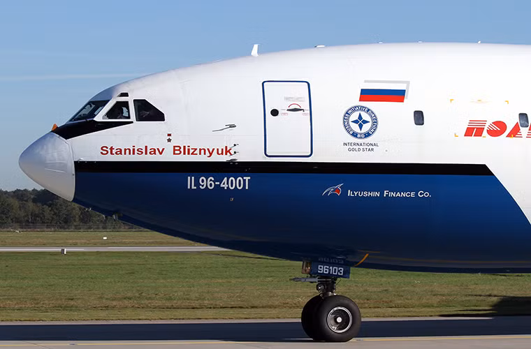 Cũng theo đại diện của UIMC, các thiết kế ban đầu dành cho IL-96-400 đã được phát triển và công ty này đang chờ quyết định từ Bộ Quốc phòng Nga để tiếp tục công việc. Nếu thiết kế được thông qua thì UIMC sẽ phát triển một mẫu máy bay chỉ huy và cảnh báo sớm trên không hiện đại nhất từ trước tới nay của Quân đội Nga dựa trên IL-96-400.