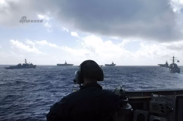 Ba là các tàu sân bay Mỹ đang đứng trước nguy cơ bị loại khỏi “cuộc chơi” trên đại dương do sự phổ biến của các loại tên lửa hiện đại. Dưới góc nhìn cá nhân, trong bài viết của mình, chuyên gia Harry Kazianis cho rằng vấn đề thứ ba là nan giải nhất đối với hạm đội tàu sân bay của Mỹ.