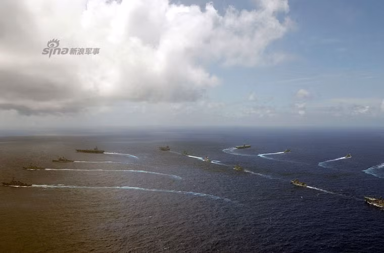 Trong khi đó, câu chuyện sẽ khác đi nếu xảy ra một cuộc xung đột quy mô lớn giữa Mỹ và một cường quốc như Nga, Trung Quốc hay thậm chí là Iran. Với kịch bản này, hạm đội tàu sân bay của Mỹ sẽ phải đón “những cơn mưa tên lửa” từ đối thủ khi các nước này đều nắm trong tay nhiều tên lửa chống hạm tầm xa hiện đại.