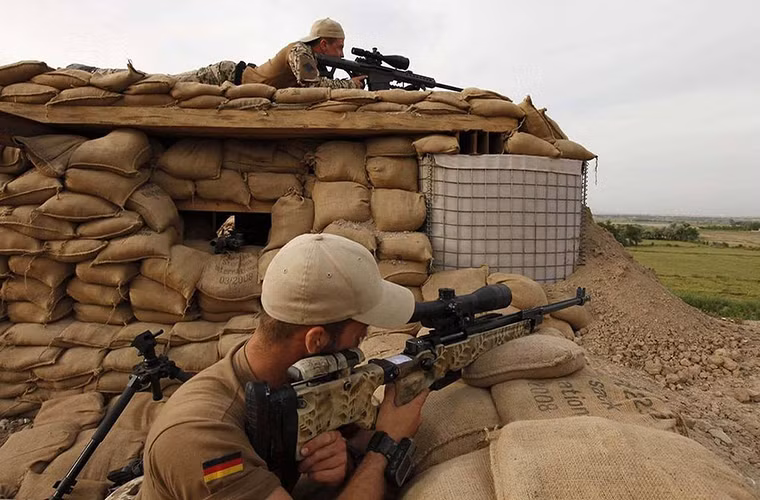 Quân đội Đức và các đơn bị đặc biệt của nước này chủ yếu sử dụng các loại súng trường bắn tỉa do Anh và Mỹ chế tạo như AWM (G22) và Barrett M82 (G82). Bên cạnh đó còn có mẫu súng trường bắn tỉa MR308 do hãng Heckler &amp; Koch của Đức chế tạo.