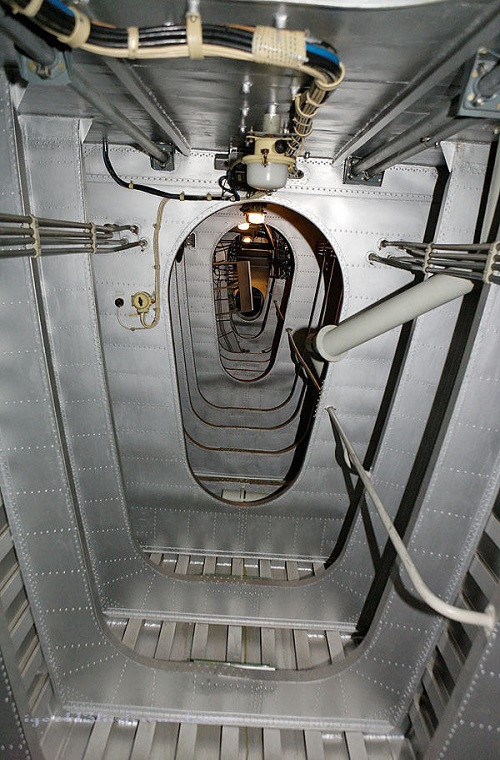 Nhìn dãy hành làng này bên trong MD-160 không ai nghĩ "Quái vật biển Caspian" đã nghỉ hưu được gần 20 năm khi mọi thứ đều gần như mới.