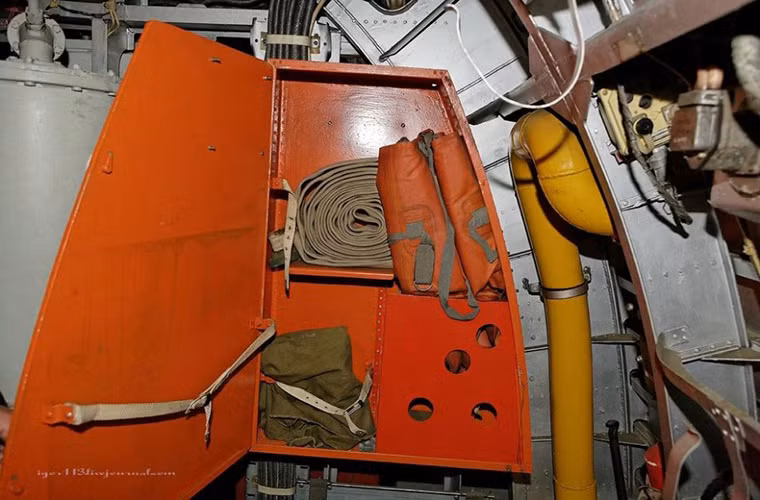 Trên phương tiện Ekranoplan này được trang bị khá nhiều các hộp kỹ thuật chữa cháy.