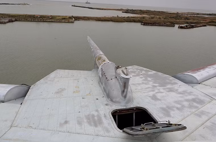 MD-160 có chiều dài gần 74m, cao tới 19m và có sải cánh 44m.