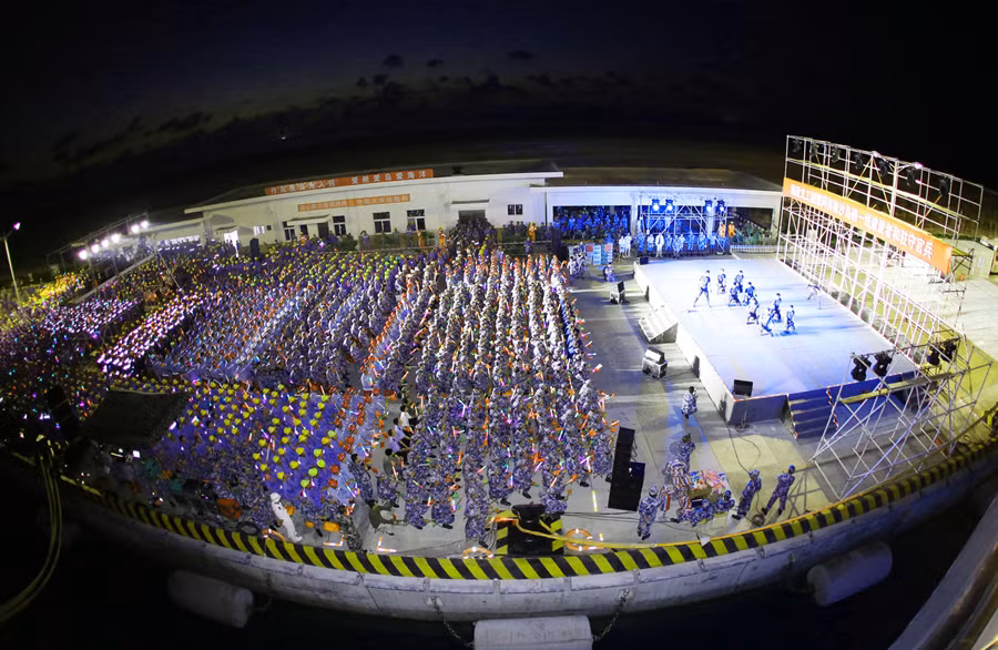 Tau do bo TQ xuat hien trai phep o quan dao Truong Sa-Hinh-3