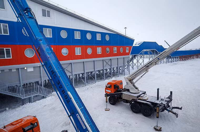 Theo đại diện Bộ Quốc phòng Nga, về cơ bản "The Shamrock" đã gần như hoàn thiện và có thể đưa vào vận hành tất nhiên vẫn còn một số công trình phụ vẫn chưa được hoàn thành theo đúng tiến độ. Nguồn ảnh: Vadim Savitsky-Bộ Quốc phòng Nga