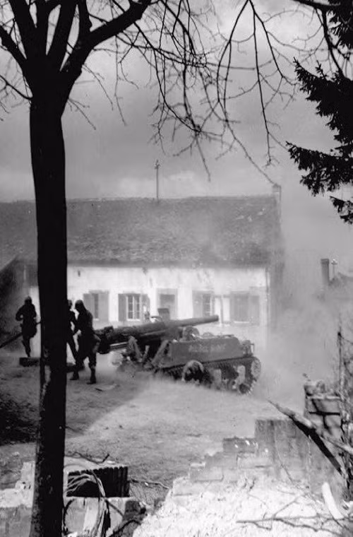 Những khẩu M12 được Quân đội Mỹ biên chế cho Sư đoàn Bộ binh 103 chúng được bố trí dọc phòng tuyến Siegfried nằm giữa Bỉ và Đức trong giai đoạn 1944 và sau đó là chiến dịch quân sự đánh chiếm các vùng tây nam nước Đức cho đến khi chiến tranh kết thúc. Trong những tuần đầu tiên M12 đã phá hủy ít nhất 50 vị trí phòng thủ kiên cố nhất của Đức đặt dọc biên giới Bỉ.