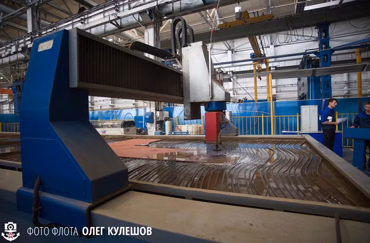 Các chi tiết sau khi cắt sẽ được gia công lại thêm một lần nữa trước khi chuyển đến phân xưởng lắp ráp.