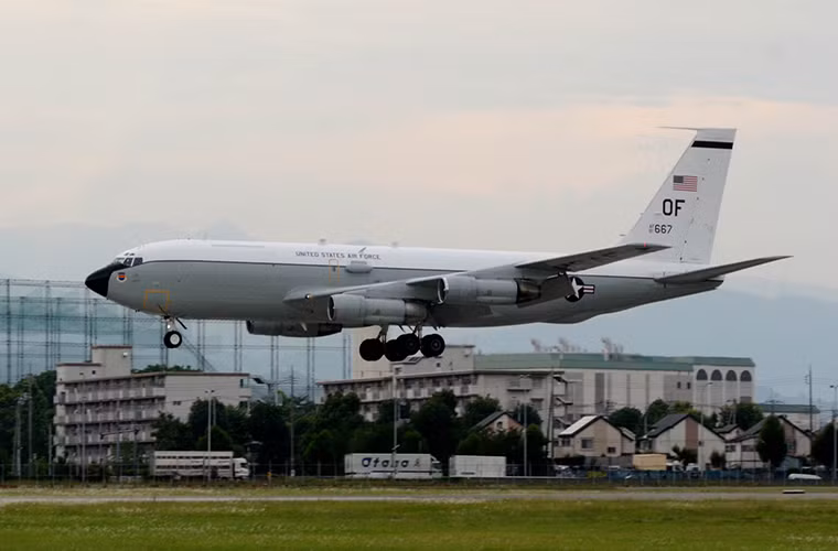 Được biết, Hãng Boeing chỉ chế tạo khoảng 10 chiếc WC-135B cho Không quân Mỹ và một chiếc WC-135 khác được chuyển đổi từ một chiếc EC-135. Tuy nhiên phi đội WC-135 của Không quân Mỹ hầu như không hoạt động và chỉ có 2 chiếc trong số đó là hoạt động liên tục.