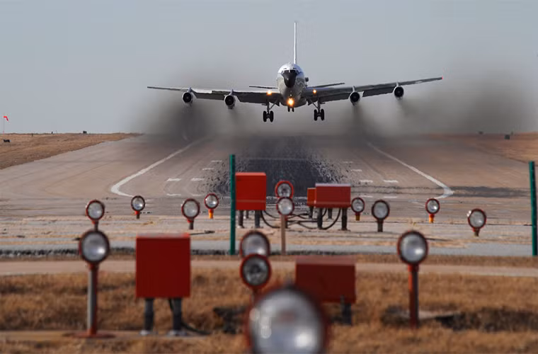 WC-135 và biến thể WC-135W hiện là các máy bay duy nhất của Mỹ thực hiện nhiệm vụ lấy mẫu không khí từ các vụ thử hạt nhân với phi hành đoàn từ Phi đội Trinh sát số 45 đóng tại căn cứ không quân Offutt ở Nebraska và với các chuyên viên kỹ thuật từ Trung tâm Ứng dụng Kỹ thuật Không quân Mỹ.