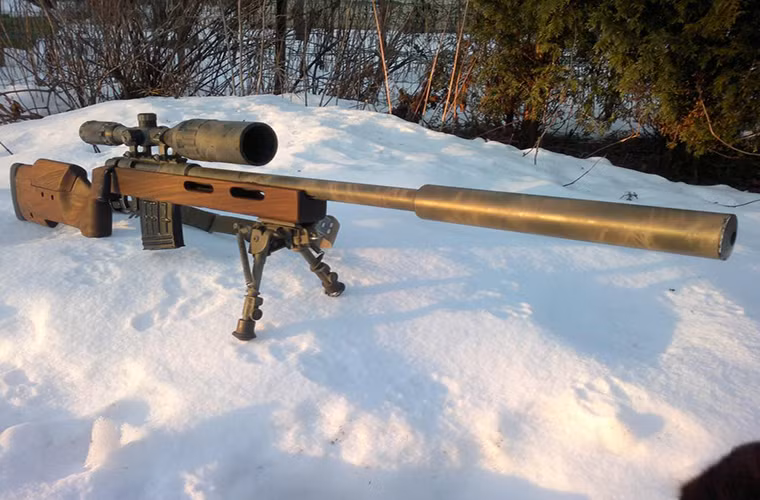 Đến mãi sau này các biến thể MTs-116M tiếp theo của Nga mới có báng súng được làm bằng vật liệu tổng hợp và thanh rail tích hợp trên thân nòng súng.