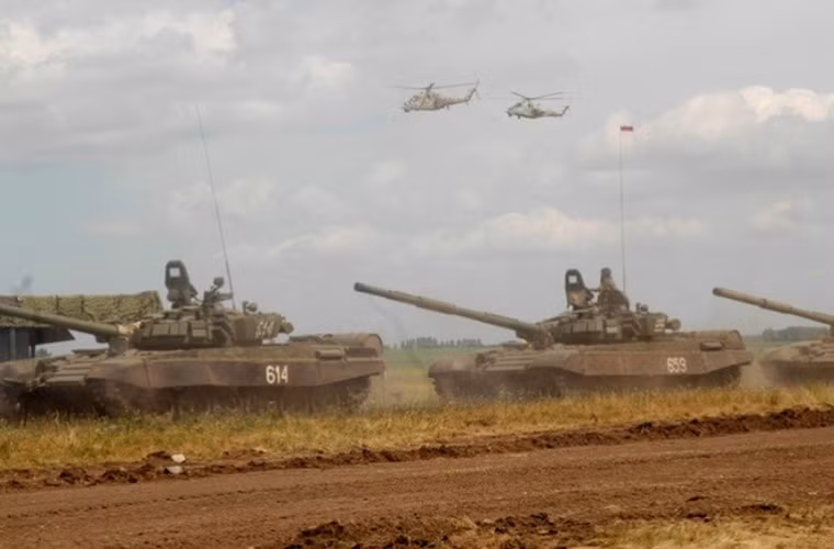 Đây là một trong nhiều đợt tập trận được Quân đội Nga tổ chức trong năm 2005, diễn ra ngoại vi thành phố Novosibirsk - một trong ba thành phố lớn nhất của Nga và là thành phố lớn nhất khu vực Siberia. Đợt tập trên được đích thân Thứ trưởng Bộ Quốc phòng Nga lúc đó tướng Vladimir Isakov chỉ huy, ông này cũng là trưởng bản hậu cần các lực lượng vũ trang Nga.