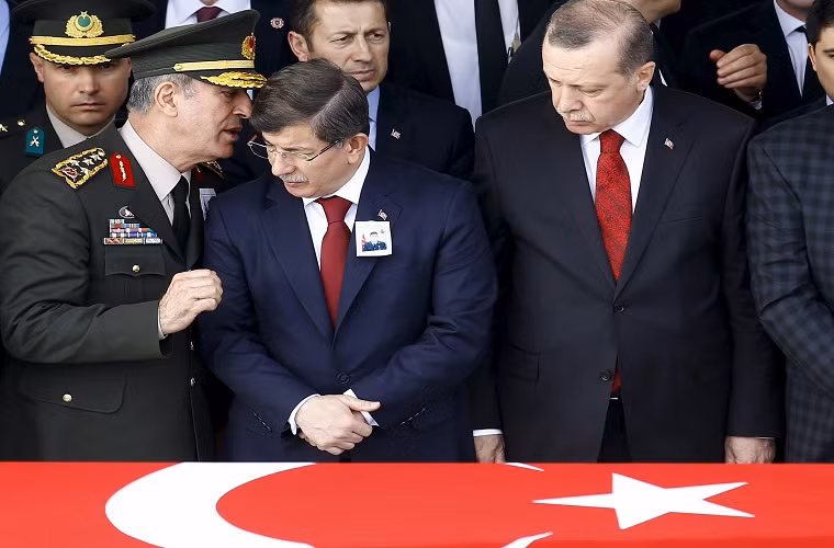 Có một điều thú vị là Quân đội Thổ Nhĩ Kỳ phát triển mạnh mẽ nhất là trong những năm 1990 dưới thời Thủ tướng Tansu Ciller, nữ thủ tướng đầu tiên và duy nhất của nước này. Ciller giúp Quân đội Thổ Nhĩ Kỳ có gương mặt hoàn toàn mới trong thời kỳ này điều mà cho đến nay chưa có Thủ tướng kế nhiệm nào của Thổ Nhĩ Kỳ làm được.