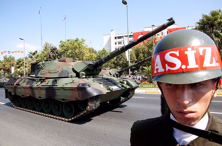 Thậm chí việc tái cơ cấu quá đà nhiều khả năng cũng sẽ khiến chính các tướng lĩnh từng ủng hộ Ankara trong cuộc đảo chính vào tháng 7 quay lưng với chính quyền trung ương. Và giờ vẫn còn quá sớm để nói rằng đảo chính quân sự ở Thổ Nhĩ Kỳ đã kết thúc.