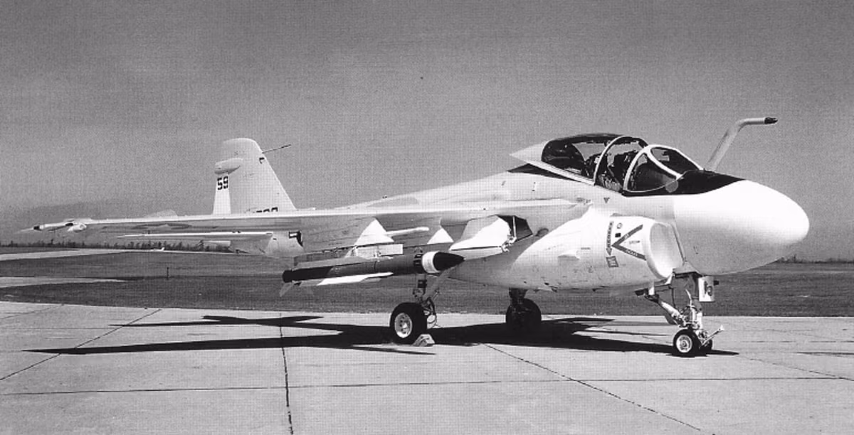 Tuong tan may bay cuong kich A-6 My dung trong CTVN (3)-Hinh-7