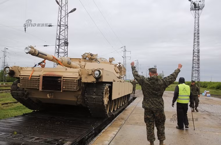 Bên cạnh việc triển khai thêm quân, Mỹ còn tăng cường viện trợ quân sự cho các nước thành viên NATO tại Đông Âu và giúp các quốc gia này hiện đại hóa lực lượng quân đội.