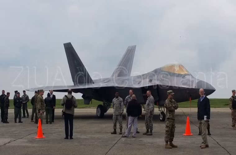 Washington cũng cáo buộc Nga tăng cường sự hiện diện quân sự tại phía tây đe dọa nghiêm trọng đến an ninh các nước Châu Âu và việc triển khai F-22 sẽ là giải pháp tốt để ngăn bước tiến của Moscow.