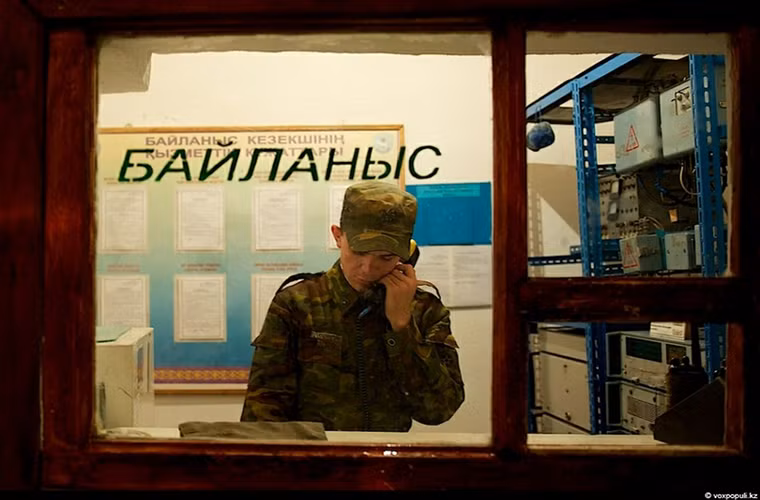 Theo ES, Makanchi là đồn biên phòng lâu đời nhất ở Kazakhstan chạy dọc tuyến biên giới sát với Trung Quốc. Cho tới nay nó đã tồn tại hơn 80 năm nay từ thời Liên Xô cho đến nay.