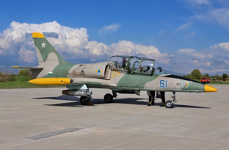 L-39 chỉ được trang bị một động cơ phản lực Ivchenko AI-25 TL có công suất 3.792 lbf giúp nó đạt tốc độ tối đa 750km/h với tầm hoạt động hiệu quả hơn 1.100km.