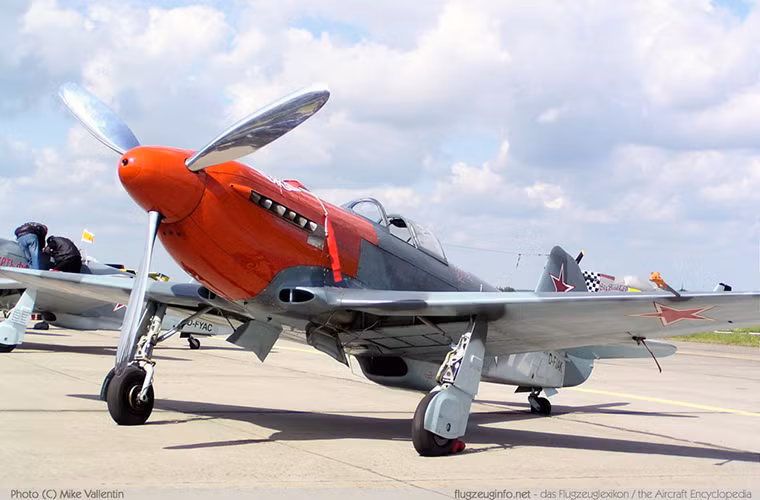  Chiến đấu cơ Yak-3 thực hiện chuyến bay thử nghiệm đầu tiên của mình vào tháng 4/1941 lúc này vẫn với cái tên là I-30 một biến thể nâng cấp của Yak-1. Nhưng mãi đến năm 1944 khi cuộc chiến đã gần trong giai đoạn kết thúc Yak-3 mới được Không quân Liên Xô đưa vào trang bị tuy nhiên chừng đó cũng đã là quá đủ để nó thể hiện khả năng của mình.